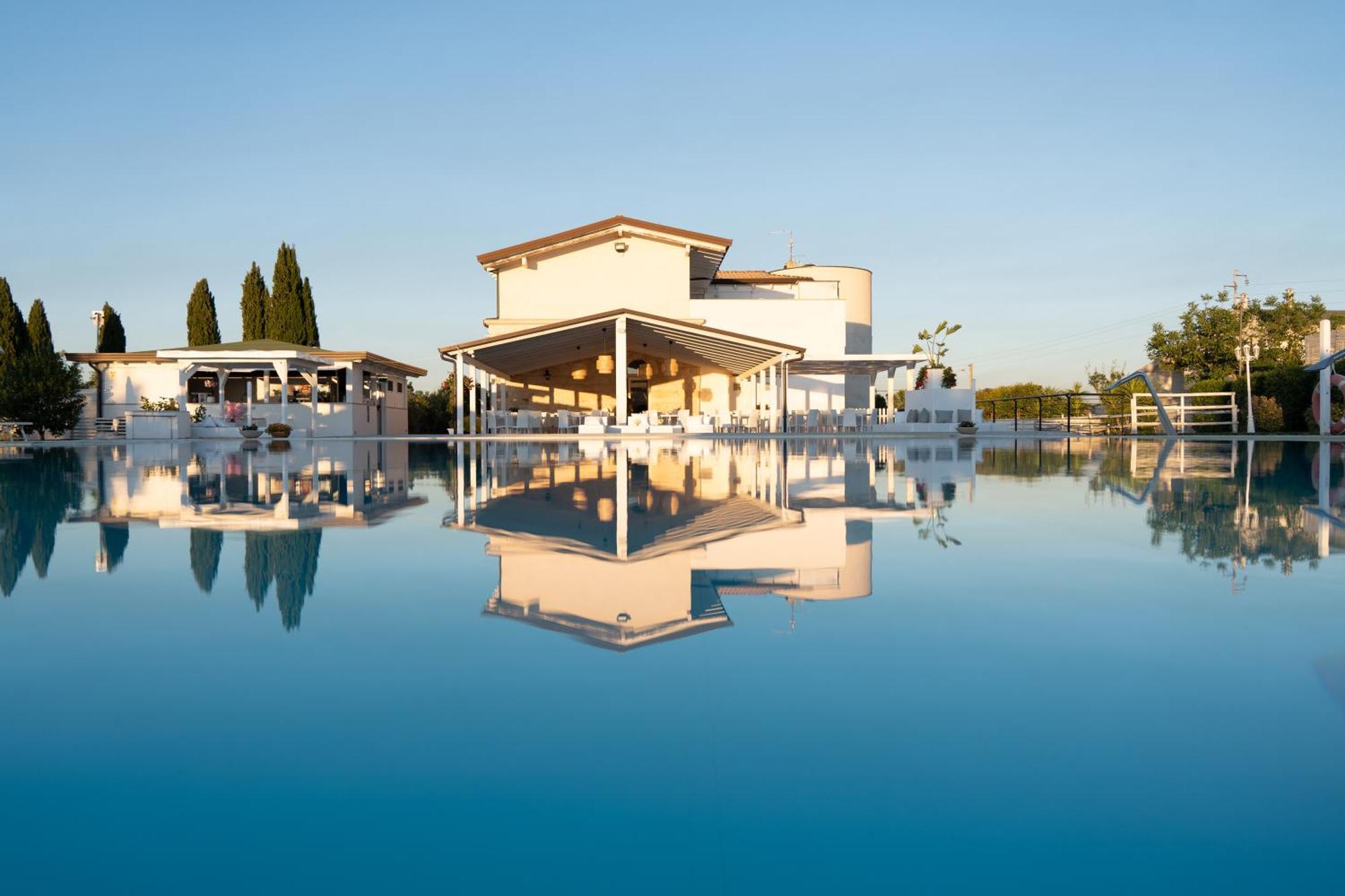 Bed and Breakfast Zyra Garden Club Акуавива-делле-Фонти Экстерьер фото