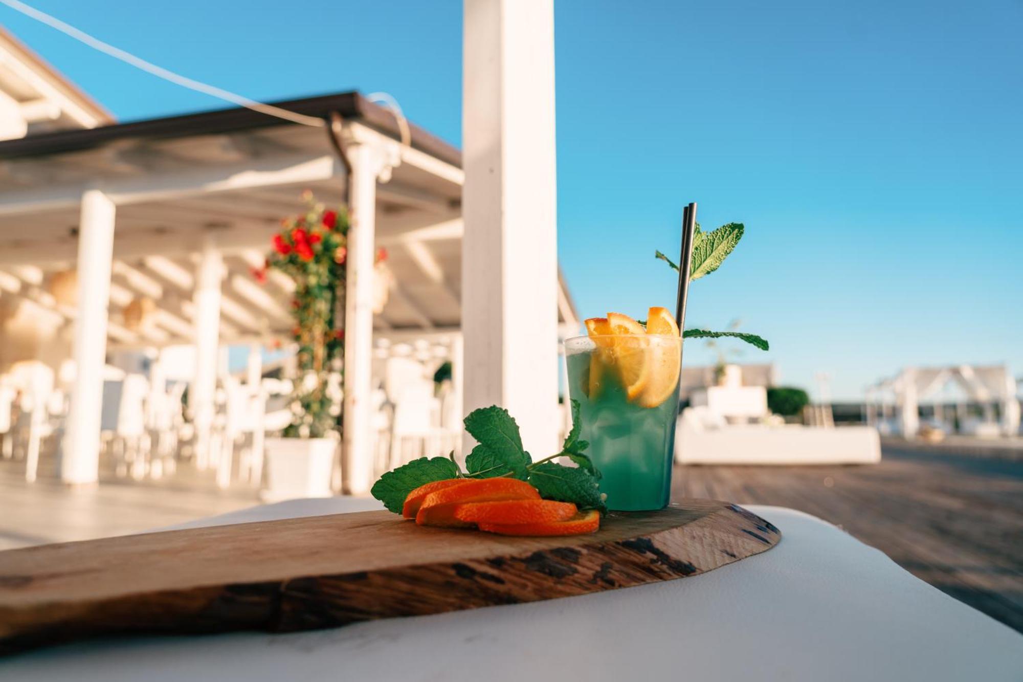 Bed and Breakfast Zyra Garden Club Акуавива-делле-Фонти Экстерьер фото