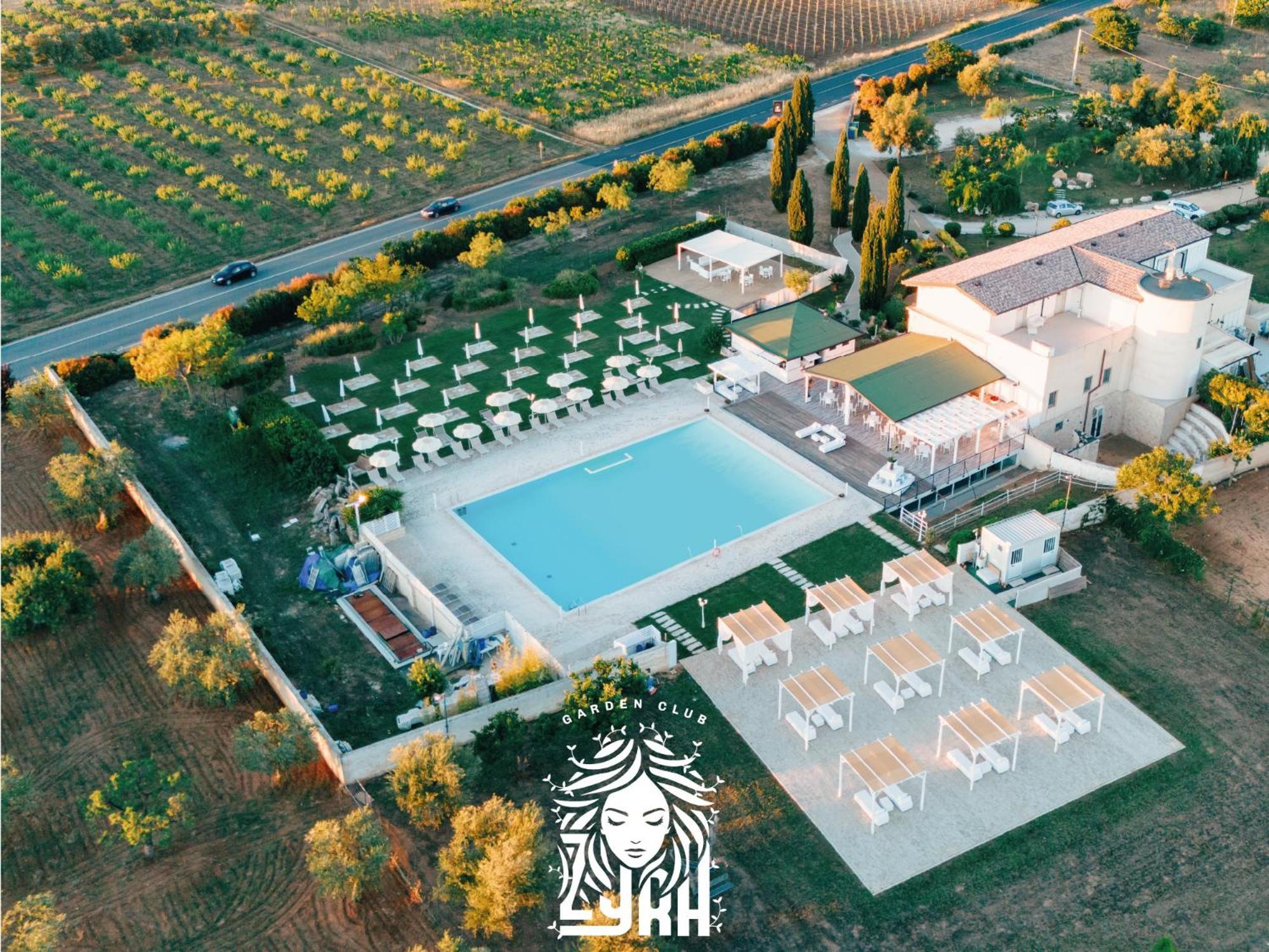 Bed and Breakfast Zyra Garden Club Акуавива-делле-Фонти Экстерьер фото